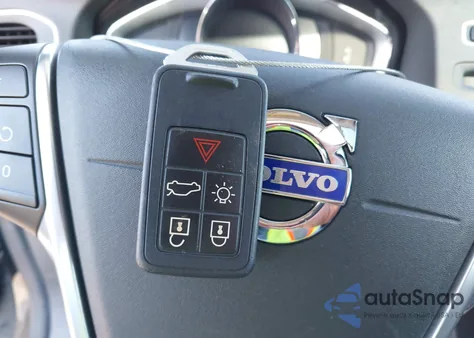 2015 Volvo S60 T5 Premier z USA, uszkodzony, nr VIN YV140MFK2F1358585